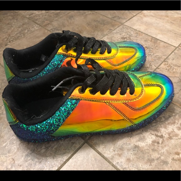 Qupid Shoes - Qupid holographic movement sneakers sz 10
